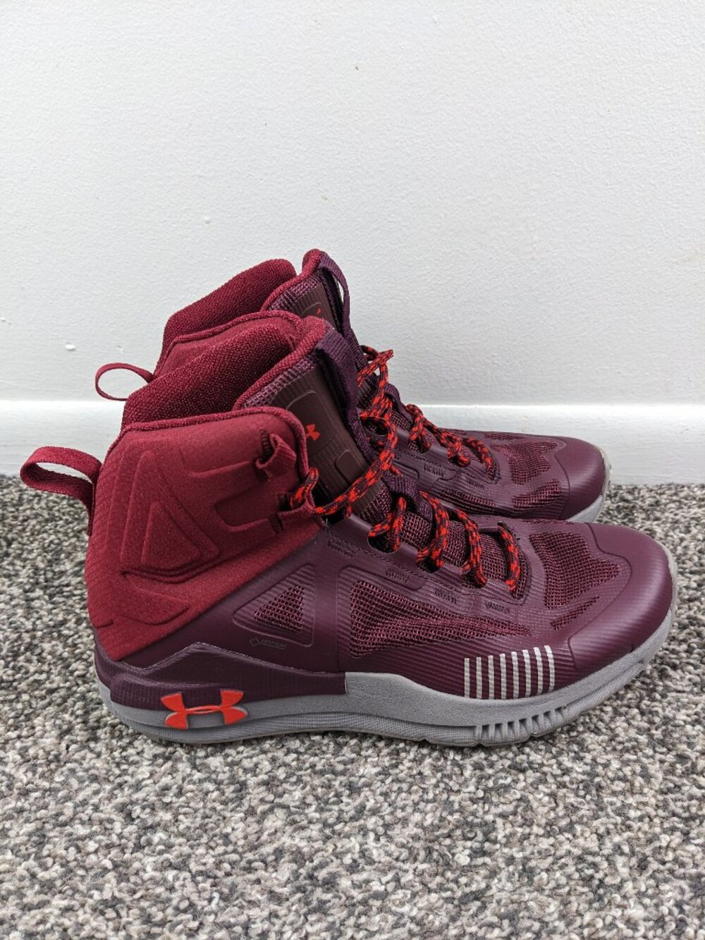 Under Armour Verge 2.0 Women Mid Goretex Hiking Boots 3000309-500 Burgundy Sz 9